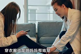 TVB phỏng vấn bên ngoài, bối cảnh nhiều người điên cuồng la hét trả lại tiền
